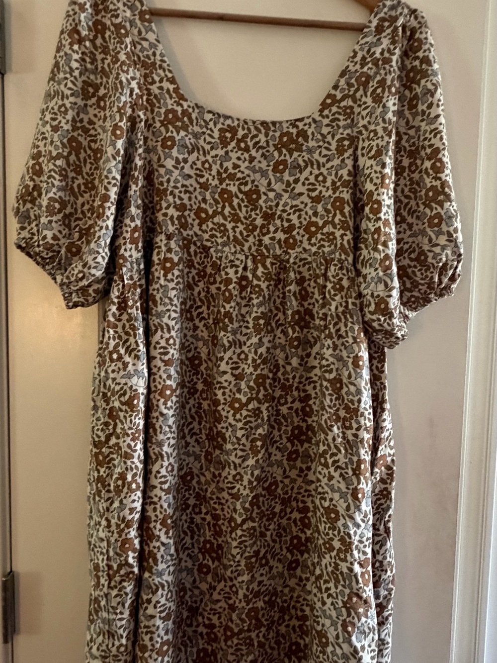 Rylee + Cru Cream and Brown Floral Puff-Sleeve Tunic